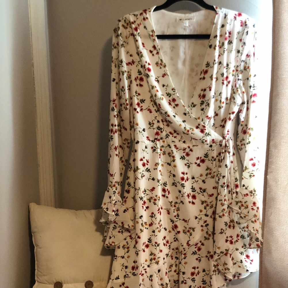 Summer dress. Side tie. Angled hem.